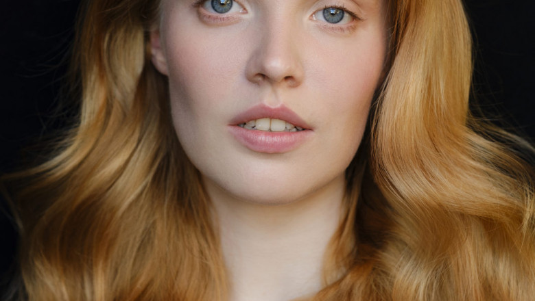 Elegant and Glamorous: Why Long Wigs are the Perfect Choice for Show-Stopping Style